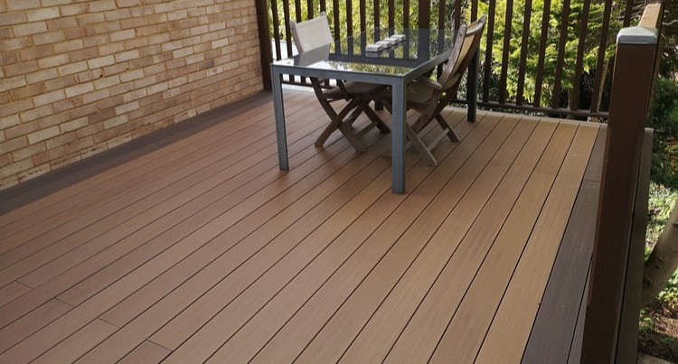 outdoor composite decking boards in mocha and caramel